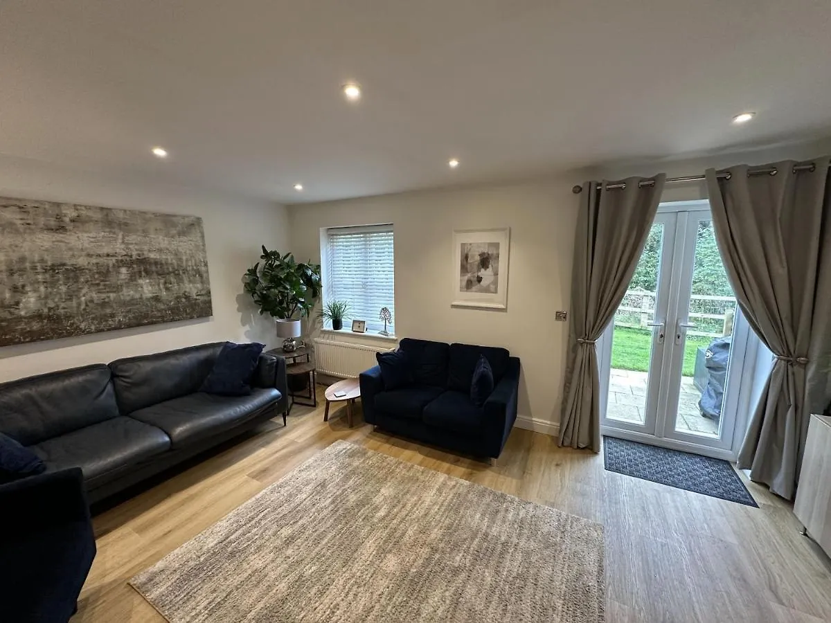 Monty'S Maison Reighton 0*,